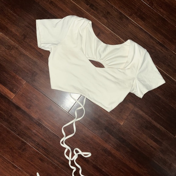 Lazuli label crop top in cream - Picture 5 of 17